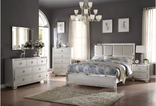 4 PCS Voeville II  King Bedroom Set 24827EK