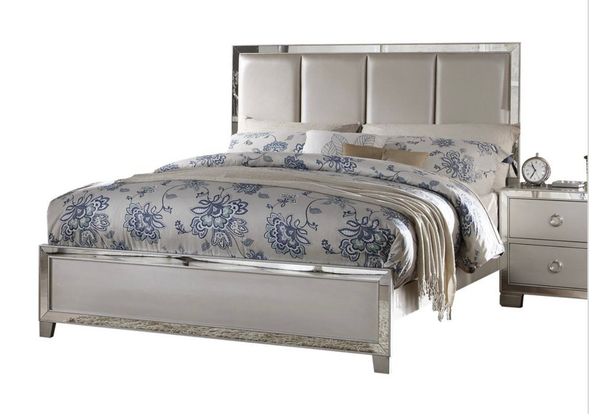 4 PCS Voeville II Queen Bedroom Set 24830Q