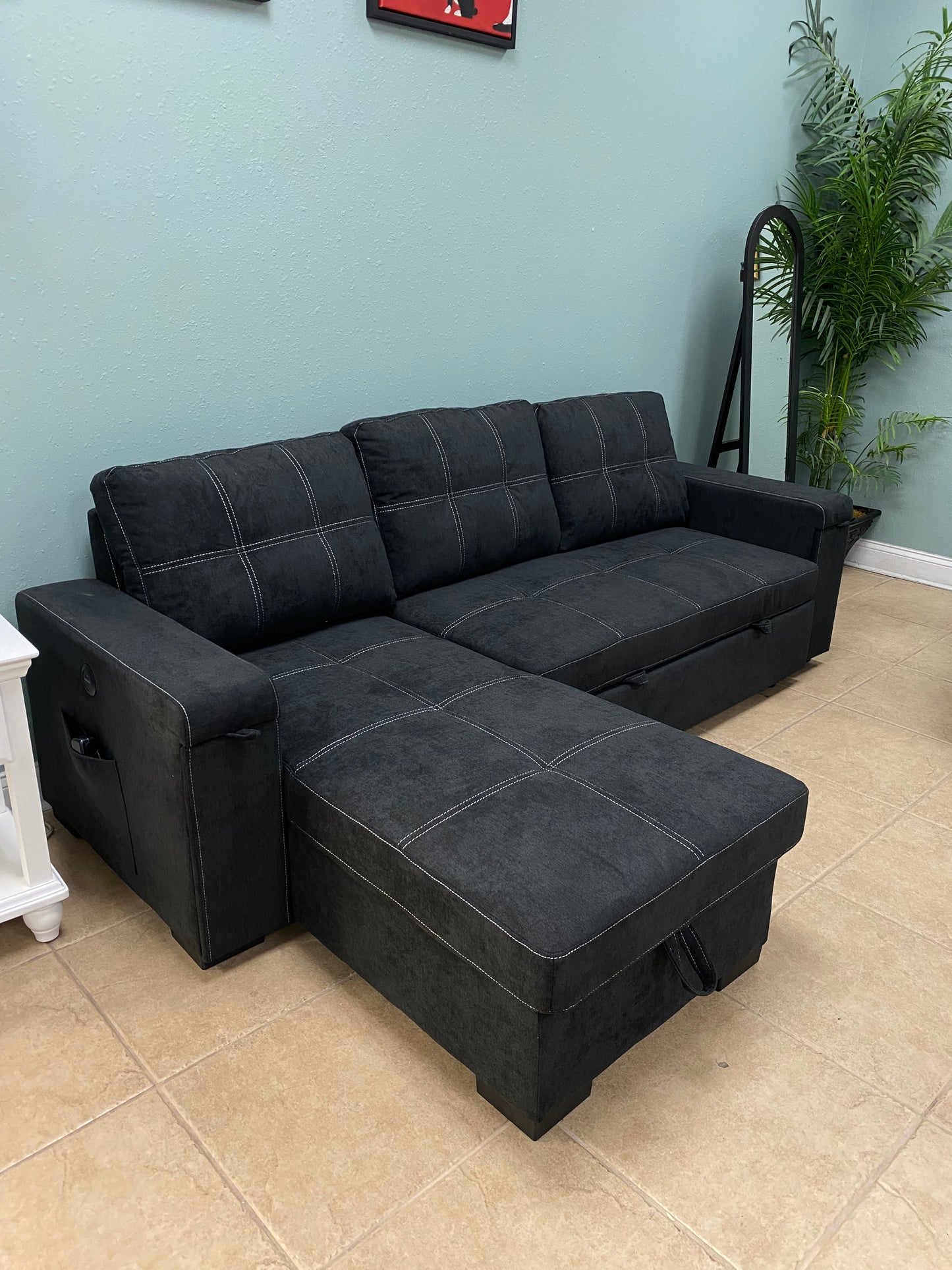 Reversible Toby Black Sleeper Sectional 81395BK